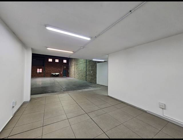 332M² WAREHOUSE TO LET IN LINBRO PARK